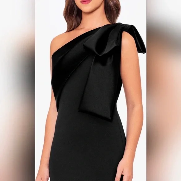 Elegant Black One-Shoulder Dress - Picture 1 of 8